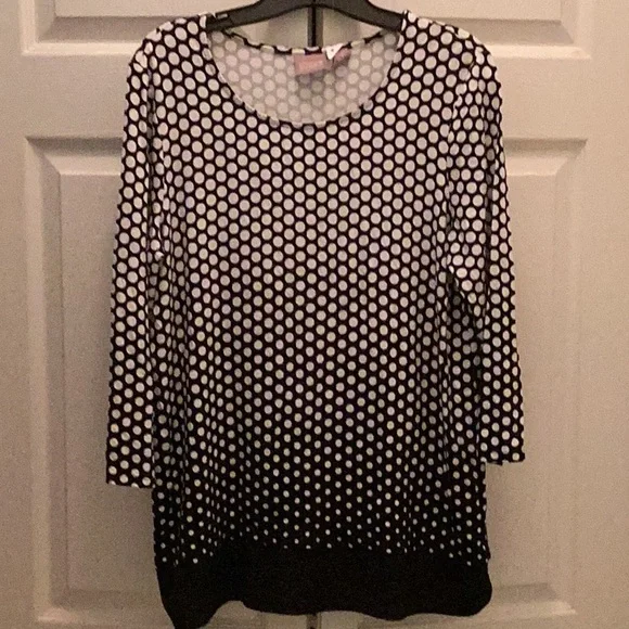 🖤NWT Fabulous Chicos Size 1 Fun Top Wardrobe Closet Must Have 🖤 - Picture 3 of 9